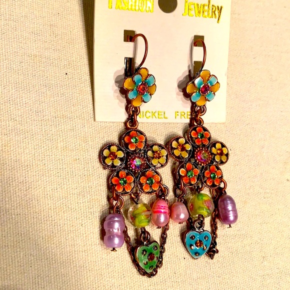 FLOWER CRYSTAL DANGLING EARRINGS - Picture 3 of 3